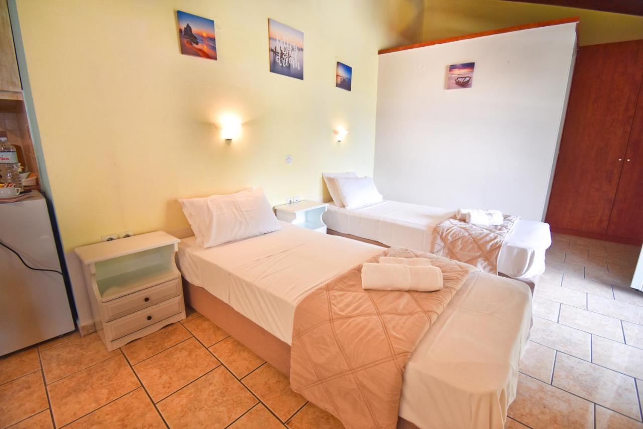 Mike'S Apartments Agios Gordios  Exterior photo