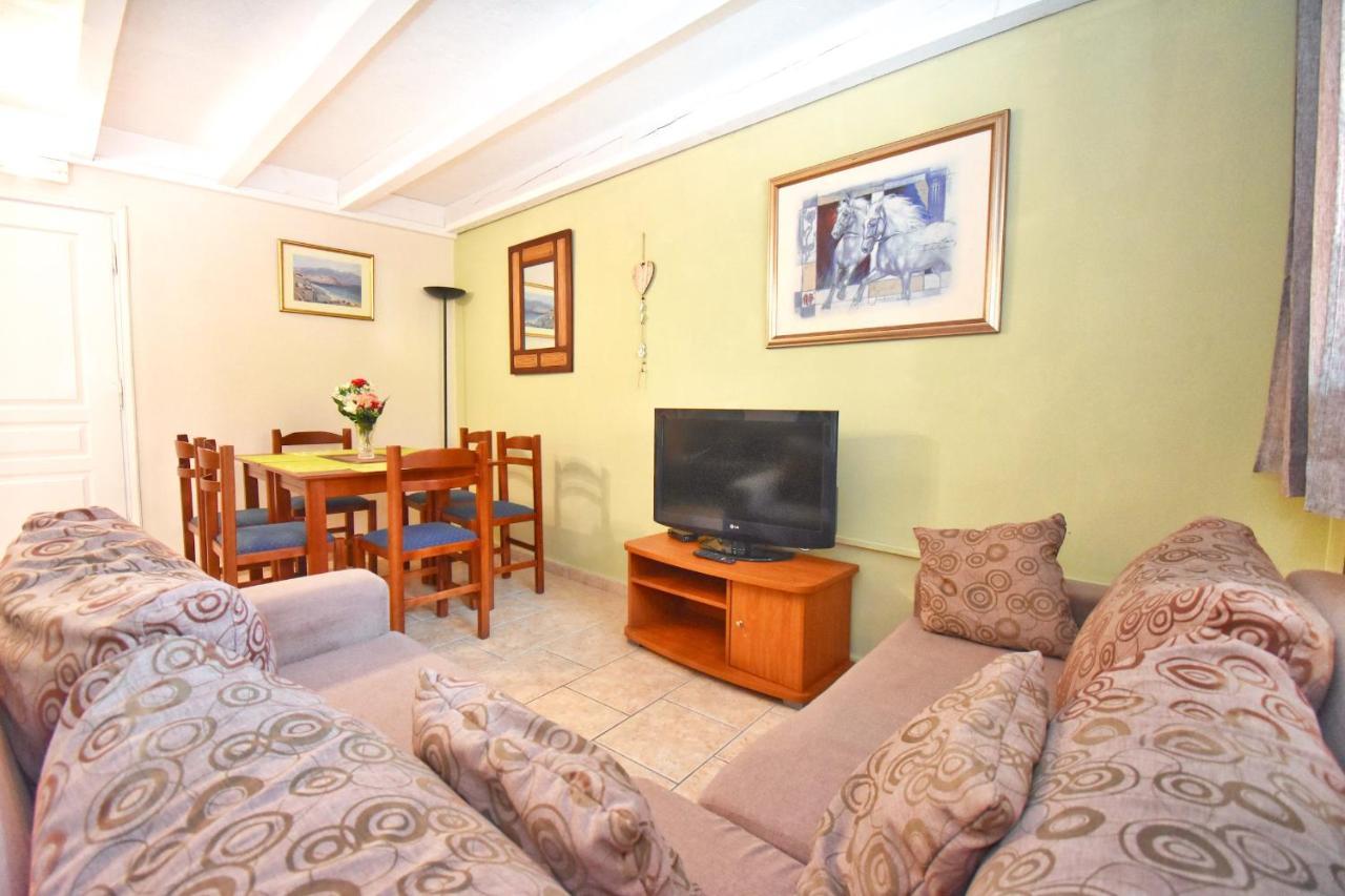 Mike'S Apartments Agios Gordios  Exterior photo